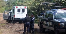 El cuerpo fue ubicado al interior de un veh&iacute;culo March  en Morelos   