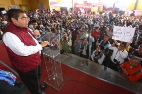 Barbosa Huerta dej&oacute; en claro que se debe desterrar ese poder que no quiere renunciar a sus privilegios