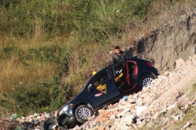 La unidad qued&oacute; en un peque&ntilde;o barranco    